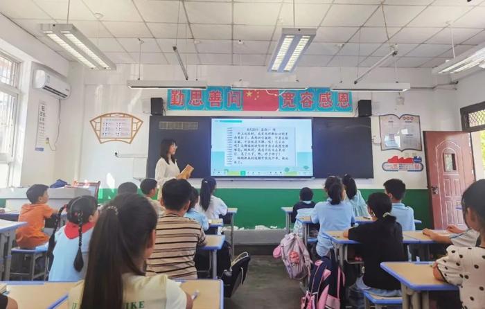 未央区雷寨小学开展“与名师同上一堂课”教学观摩与实践活