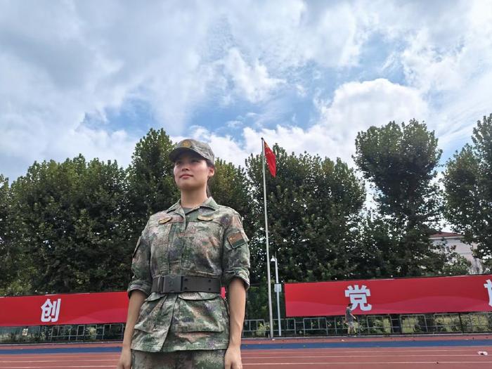 华科退役大学生士兵席佳鑫：祖国边防升起的国旗永远飘扬在我心里