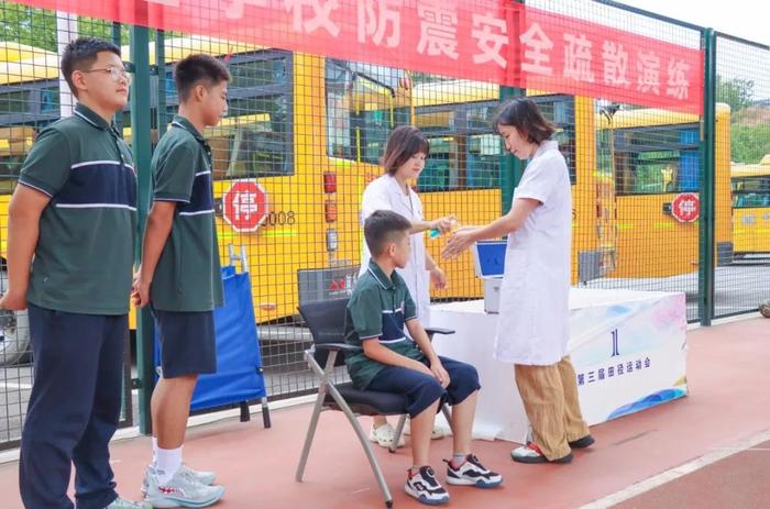 生命安全记于心 防震减灾践于行 | 西安藤信学校初中部防震安全疏散演练活动