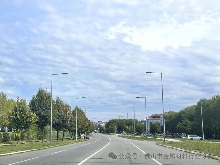 塞尔维亚是不锈钢枢纽市场?贝尔格莱德市中心有不锈钢管直饮水