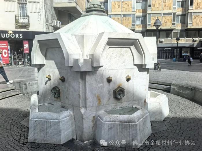塞尔维亚是不锈钢枢纽市场?贝尔格莱德市中心有不锈钢管直饮水