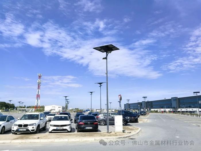 塞尔维亚是不锈钢枢纽市场?贝尔格莱德市中心有不锈钢管直饮水