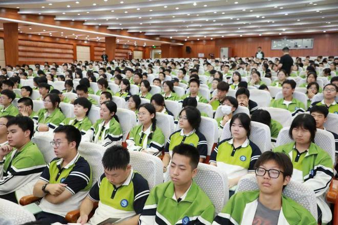 乘风破浪济沧海 扬帆追梦正有时丨西安思源中学开展学生读书工程宣传讲座活动