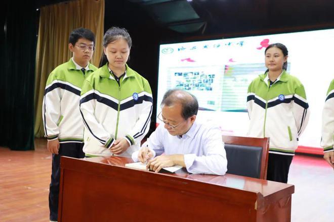 乘风破浪济沧海 扬帆追梦正有时丨西安思源中学开展学生读书工程宣传讲座活动