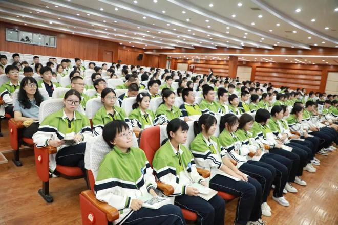 乘风破浪济沧海 扬帆追梦正有时丨西安思源中学开展学生读书工程宣传讲座活动