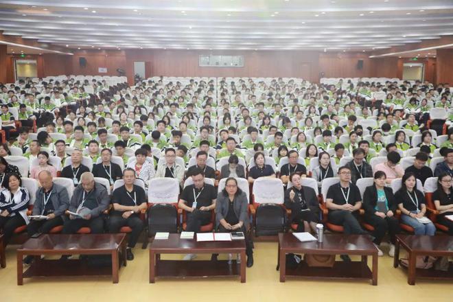 乘风破浪济沧海 扬帆追梦正有时丨西安思源中学开展学生读书工程宣传讲座活动