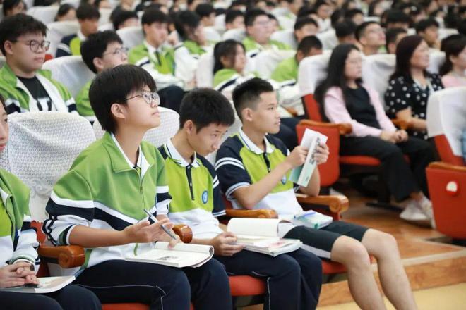 乘风破浪济沧海 扬帆追梦正有时丨西安思源中学开展学生读书工程宣传讲座活动