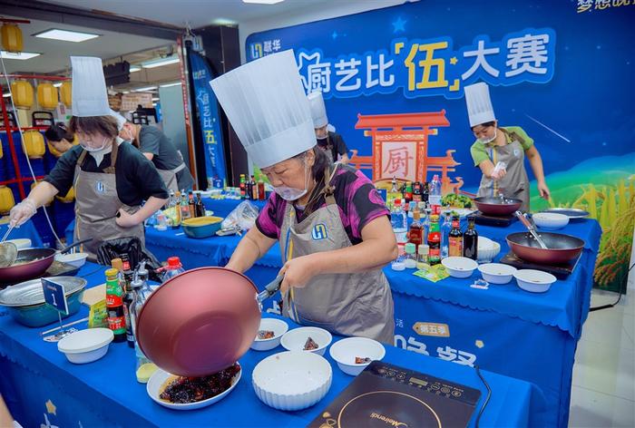 美食盛宴搬到家门口、打造沉浸式“萌”幻乐园 申城商圈特色活动点燃金秋消费热