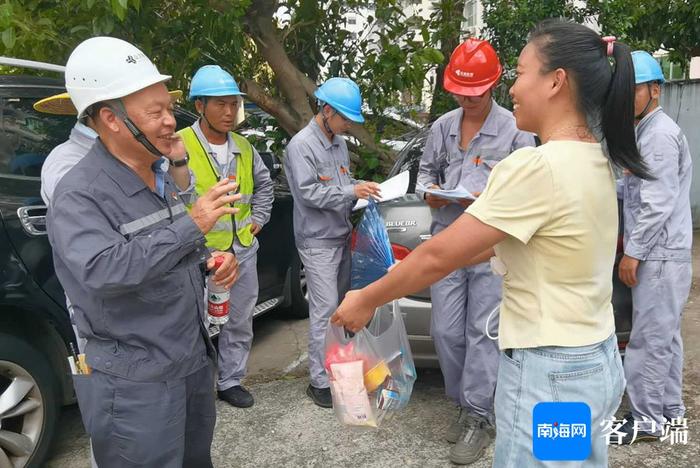 南方电网援琼队员崔冰山：六旬老将再披甲 勇战“摩羯”复光明