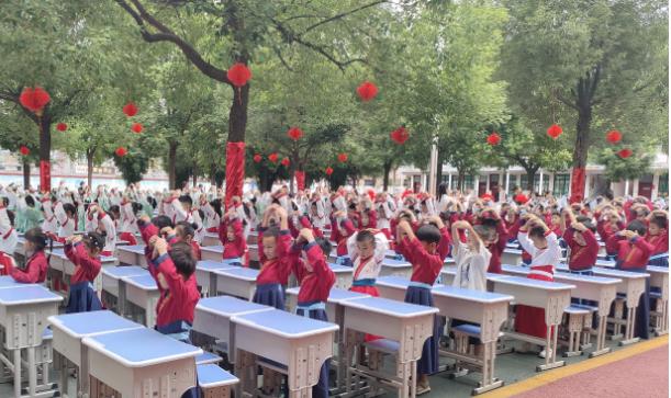 学子入泮起航未来 百年黉学礼润童心——邓州市城区第一小学校举行开笔礼活动