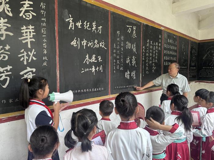 学子入泮起航未来 百年黉学礼润童心——邓州市城区第一小学校举行开笔礼活动