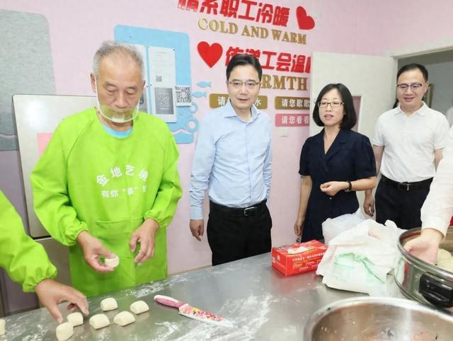 加快推进松江新城重点片区建设，不断增强人民群众获得感、幸福感、安全感！王华杰调研永丰街道