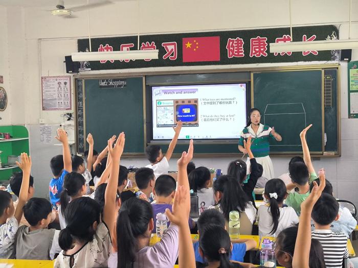 南阳新野汉华小学英语教学大比武：金秋华章起，课堂璀璨生