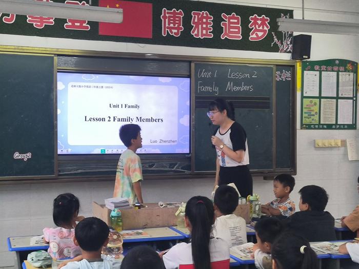 南阳新野汉华小学英语教学大比武：金秋华章起，课堂璀璨生