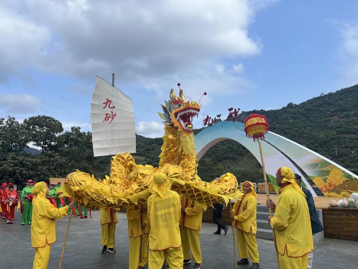 歙县深渡镇：新安江畔鱼龙舞，九砂又晒秋啦！