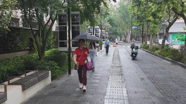 阴雨助攻伞别收，白天气温再创新低