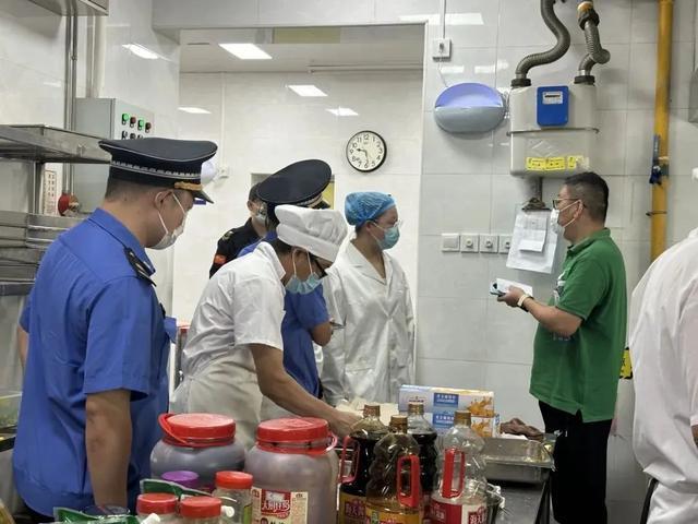 临汾路街道开展餐厨垃圾与废弃油脂管理专项检查行动