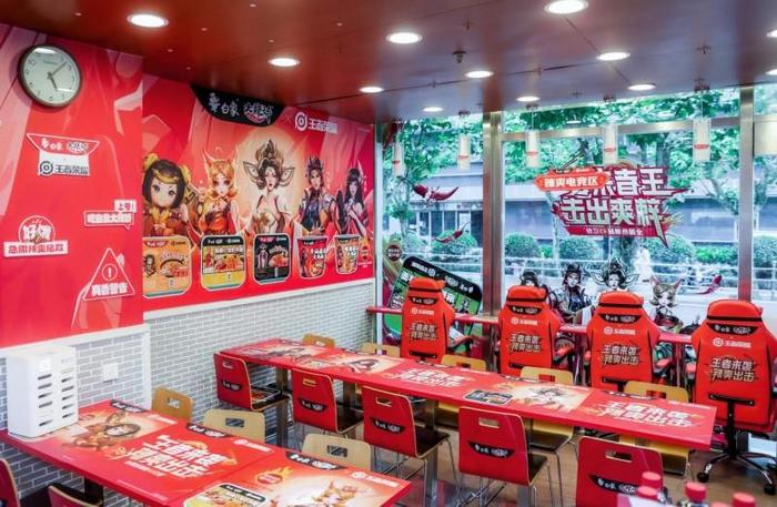 图:梅园路全家、KOL探店打卡