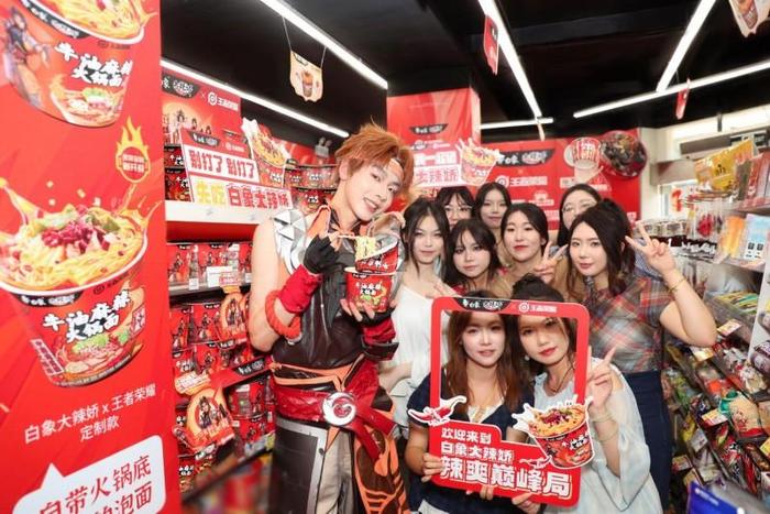 图: 任胤菘w与粉丝合拍