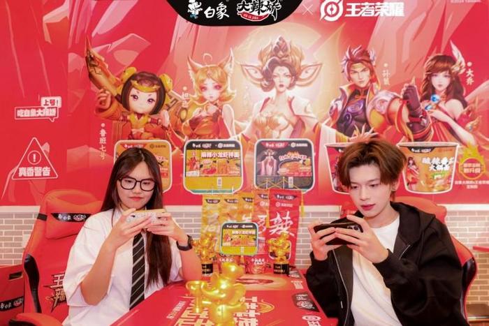 图:白象大辣娇x王者荣耀 辣爽巅峰局1V1真人对战