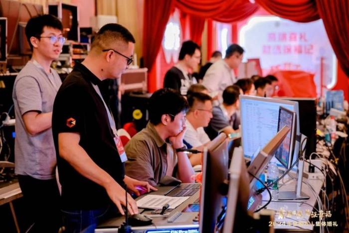 中国移动工作人员为活动提供信息化支撑服务