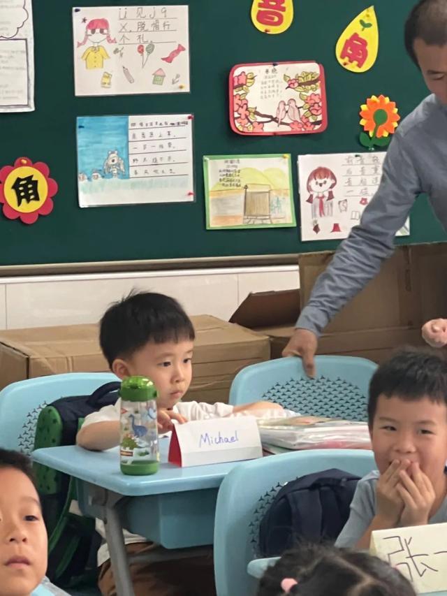 开学快一个月了，快看小萌新们对小学生活的百般体验！