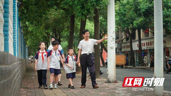 一座城的散文诗，一条路的鱼水情丨人民路上原住民·益阳篇