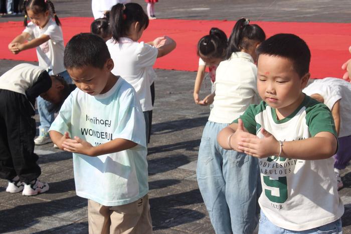 碧阳小学：开笔启蒙朱砂启智