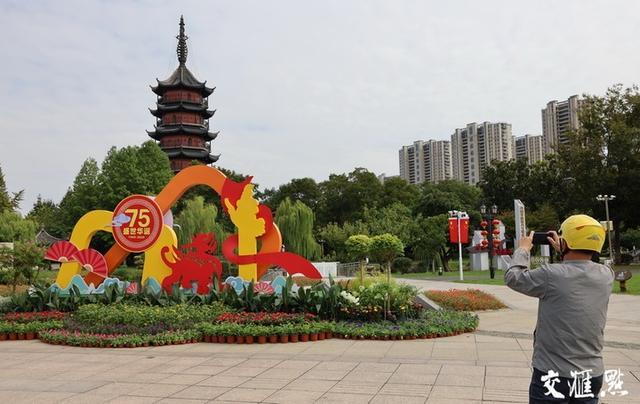 75岁生日快乐！“中国红”拉满国庆氛围