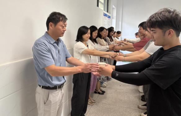 青蓝相映  桃李成辉    咸安区实验教育集团银桂校区小学部开展师徒结对仪式