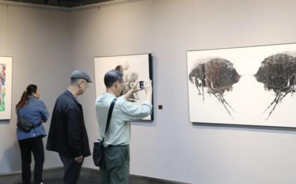 国庆假期开启赏析模式—— “明日的版画 优秀版画作品巡展”在青海省美术馆开幕