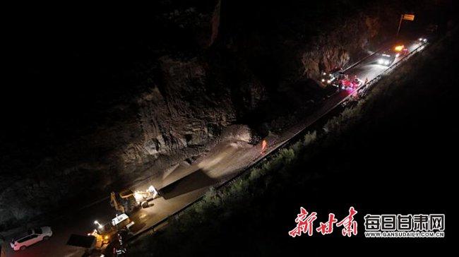 突发短时强降雨 张掖公路事业发展中心连夜应急处置保畅通