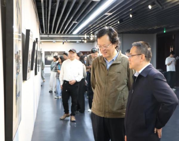 国庆假期开启赏析模式—— “明日的版画 优秀版画作品巡展”在青海省美术馆开幕