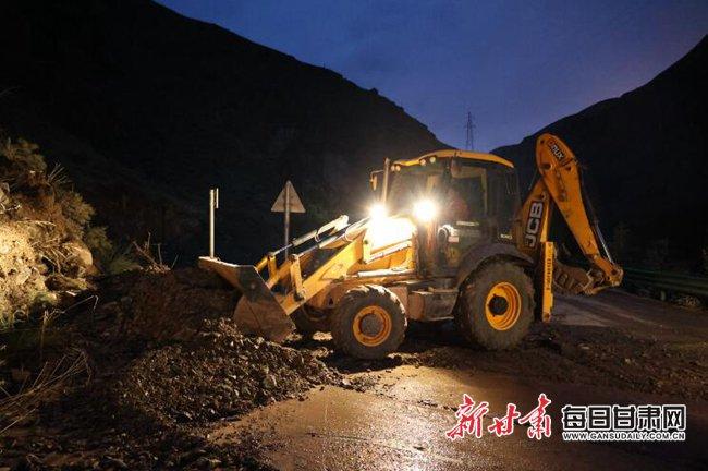 突发短时强降雨 张掖公路事业发展中心连夜应急处置保畅通