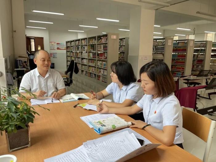 未央区小学数学学科中心组走进百花小学