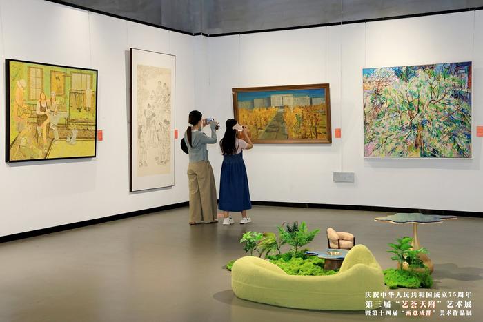 第三届“艺荟天府”艺术展在蓉启幕，195件美术精品率先亮相“画意成都”