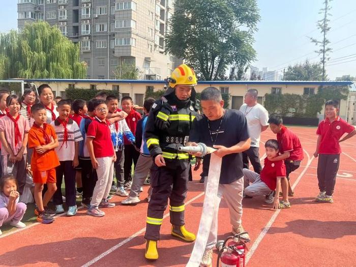 西安市浐灞第二十一小学开展消防安全知识教育系列活动