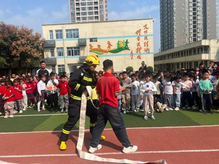 西安市浐灞第二十一小学开展消防安全知识教育系列活动