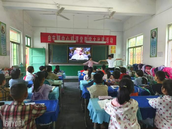 国庆盛典    玉雕同辉   ——镇平县曲屯镇中心小学开展迎玉雕庆国庆实践活动