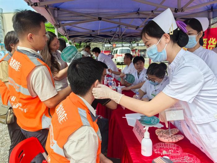 广东省职工保障互助会向货拉拉货车司机赠送“二次医保”和健康体检套餐