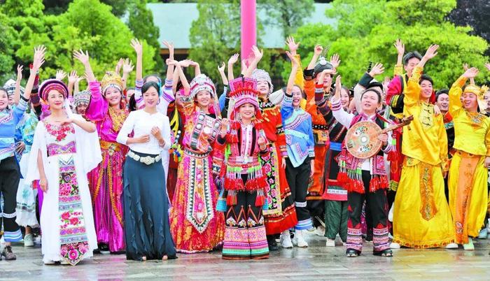 云新闻视评 | 这朵“彩云”飘海外，吹的什么风？