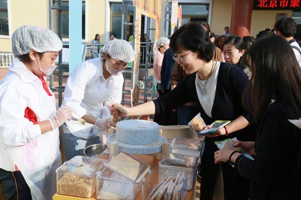 打造“从一粒米到一餐饭”式劳动系列课程 密云区举办劳动课程建构与实践探索展示活动