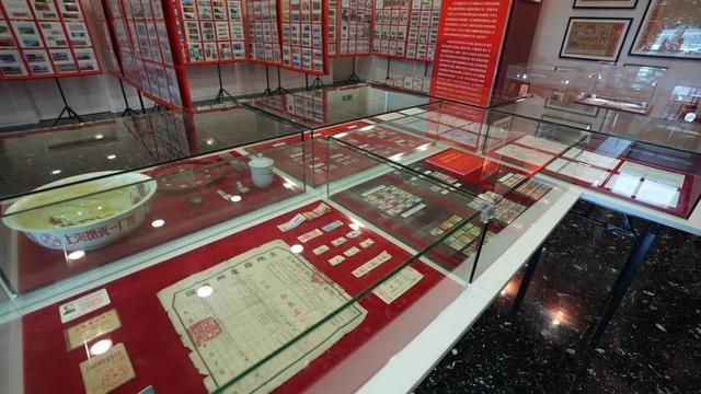 中国工商银行上海闸北支行举办职工红色藏品展