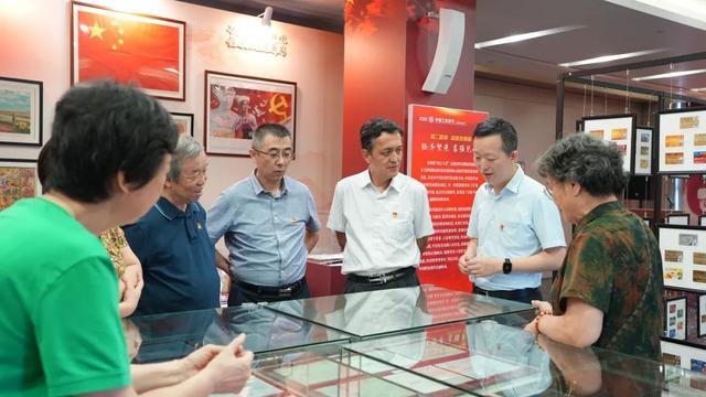 中国工商银行上海闸北支行举办职工红色藏品展