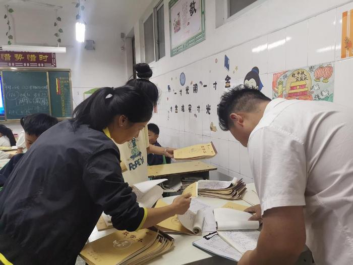 南召县马市坪乡中心小学：作业展评树榜样  笔尖生华共争辉