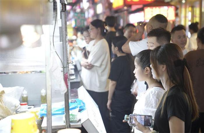 【产业赋能致富路】人间烟火吕家庄 探寻青岛城阳网红夜市的“致富密码”