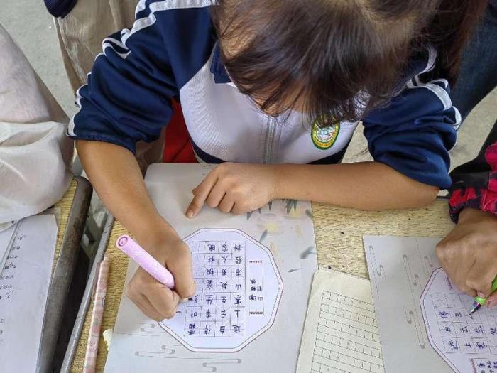 挥毫泼墨，展书法魅力 ——西峡县重阳镇香坊小学举行硬笔字书法比赛