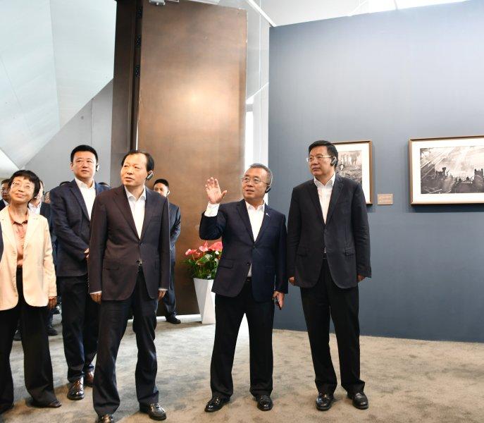 中国一汽红旗品牌联合策展 “国社之镜·世纪光影”新华社新闻摄影展在京开展