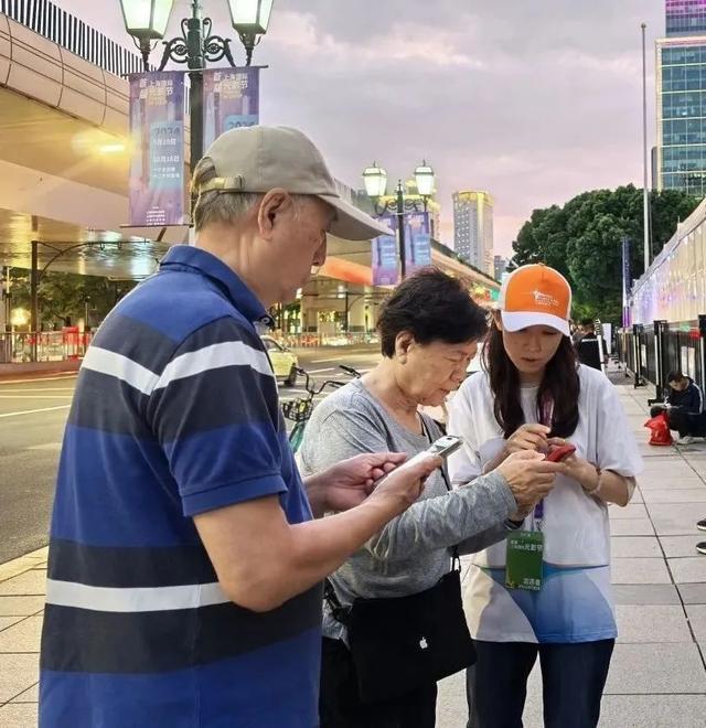 瞧，首届上海国际光影节主会场还有另一道风景线！马上带你去看~