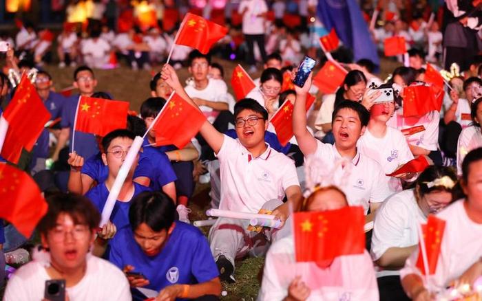 庆祝新中国成立75周年，奥运冠军领跑北科大师生健康跑